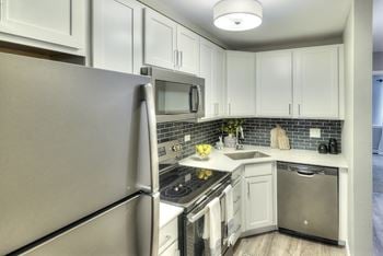 Spacious Kitchen with stainless appliances - Eagle Creek Apartments